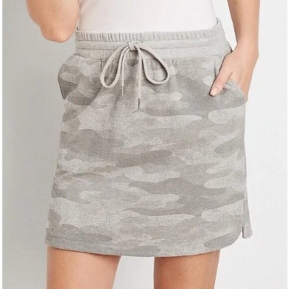 Maurices Dresses & Skirts - Maurices Gray Camo French Terry Pocketed Mini Skirt XXL